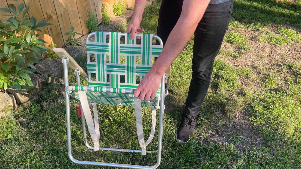 How to Fold a Lawn Chair: Easy Steps for Quick Storage