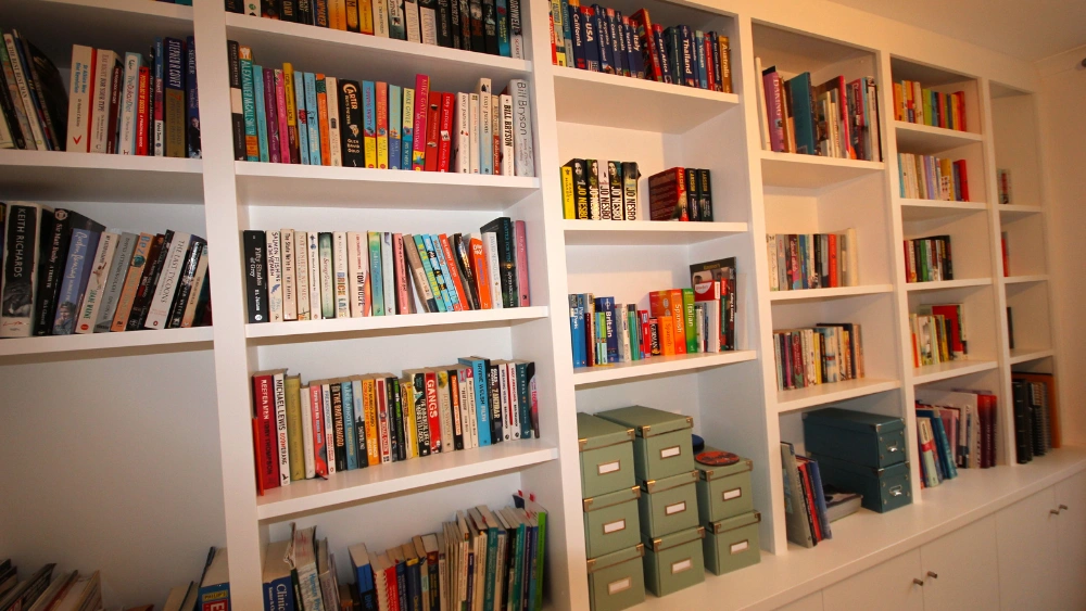 How to Build a Bookcase Wall: Easy Steps for Stunning Storage